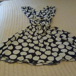 "New" Roulette size medium dress.  Black and White. Never used. Excellent.